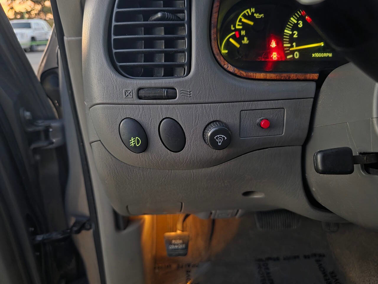 Used 2000 Toyota Tundra Limited image 35