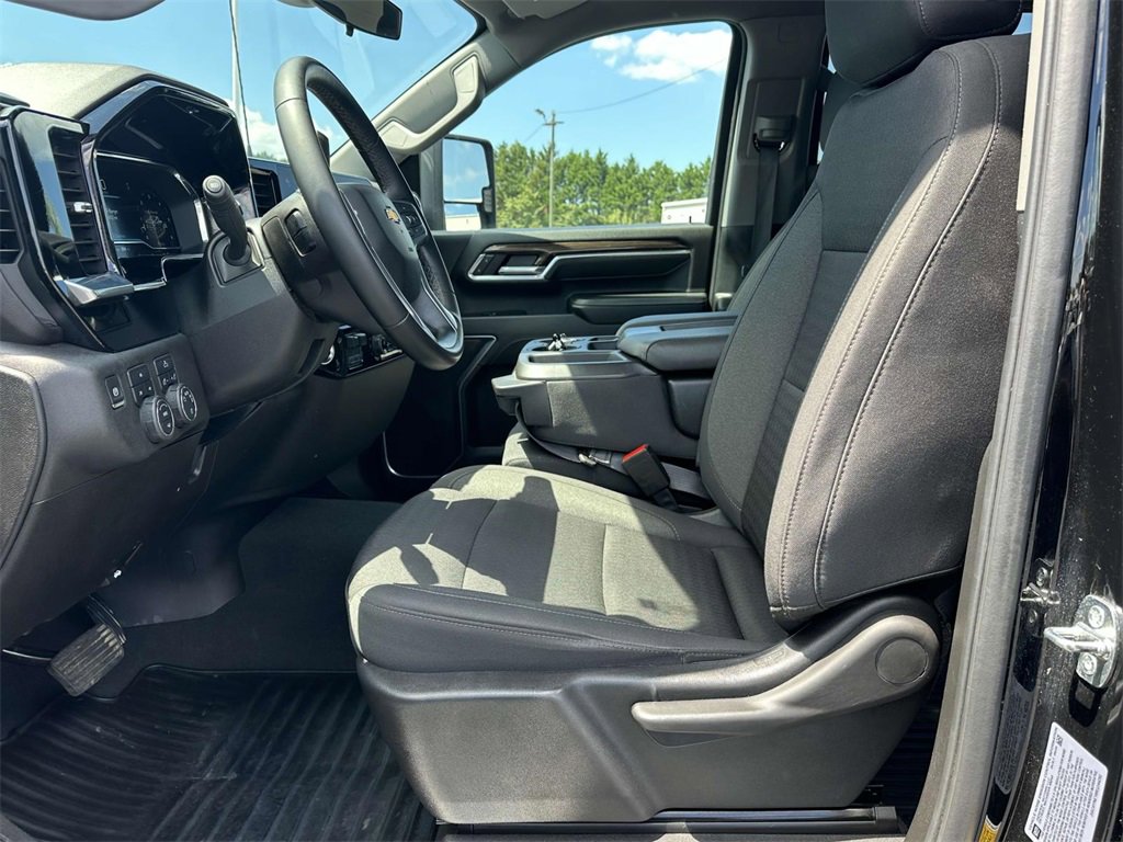 Used 2024 Chevrolet Silverado 2500 LT image 4