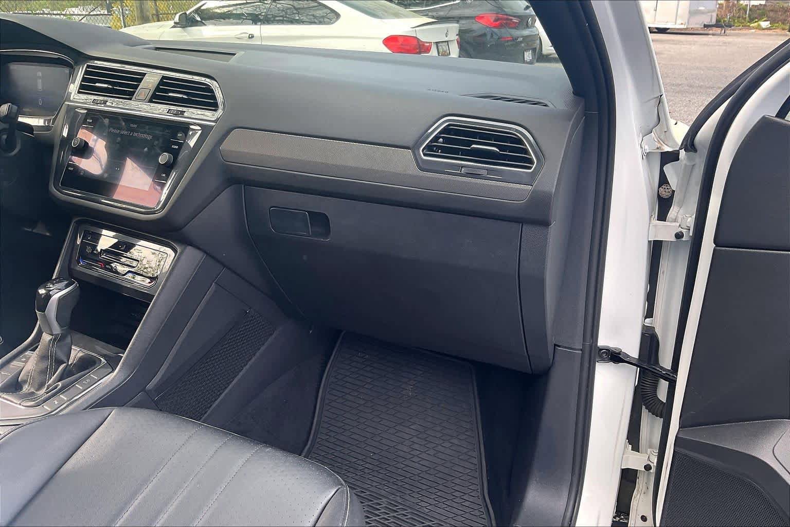 Used 2022 Volkswagen Tiguan SE R-Line AWD/4WD image 18