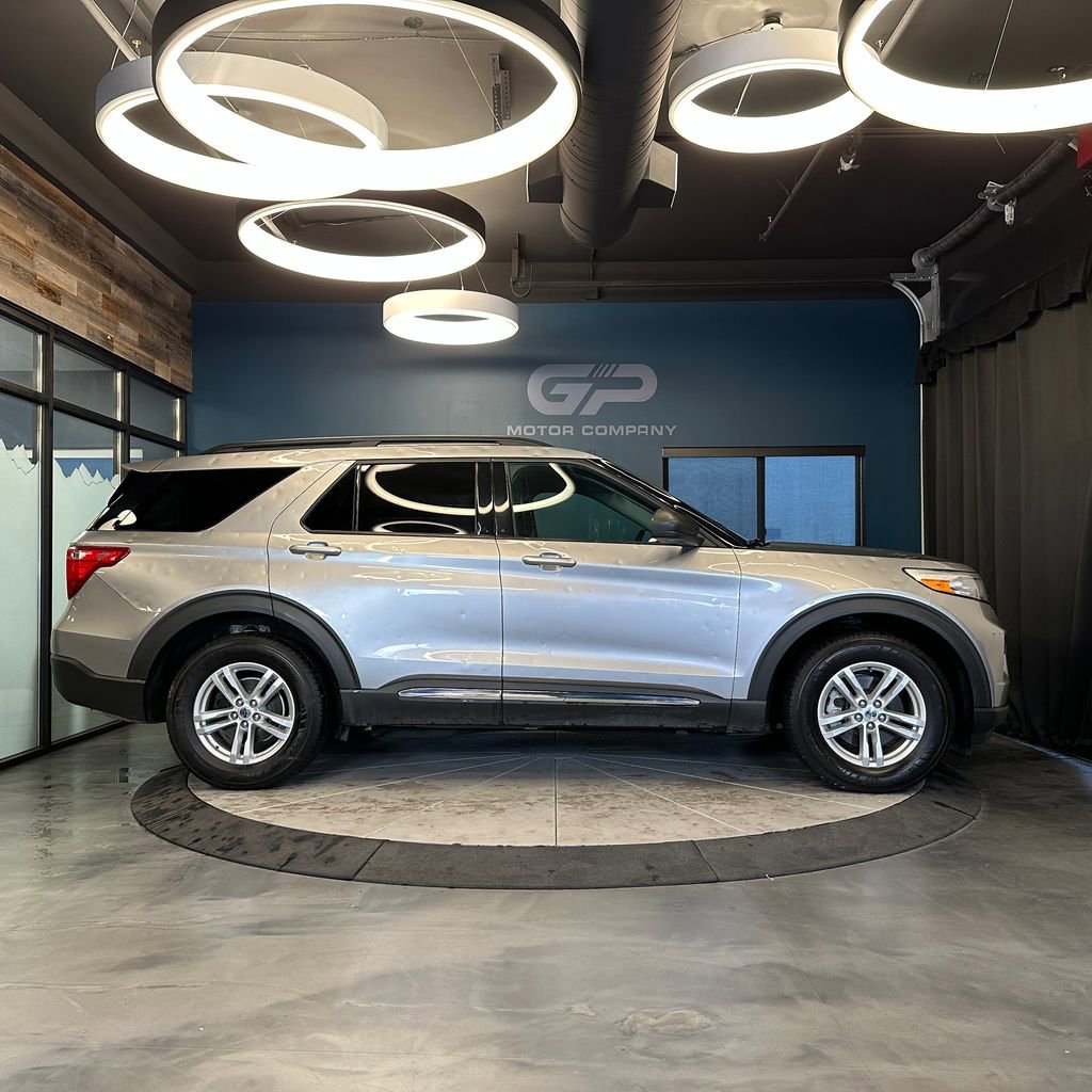 Used 2021 Ford Explorer XLT AWD/4WD image 2