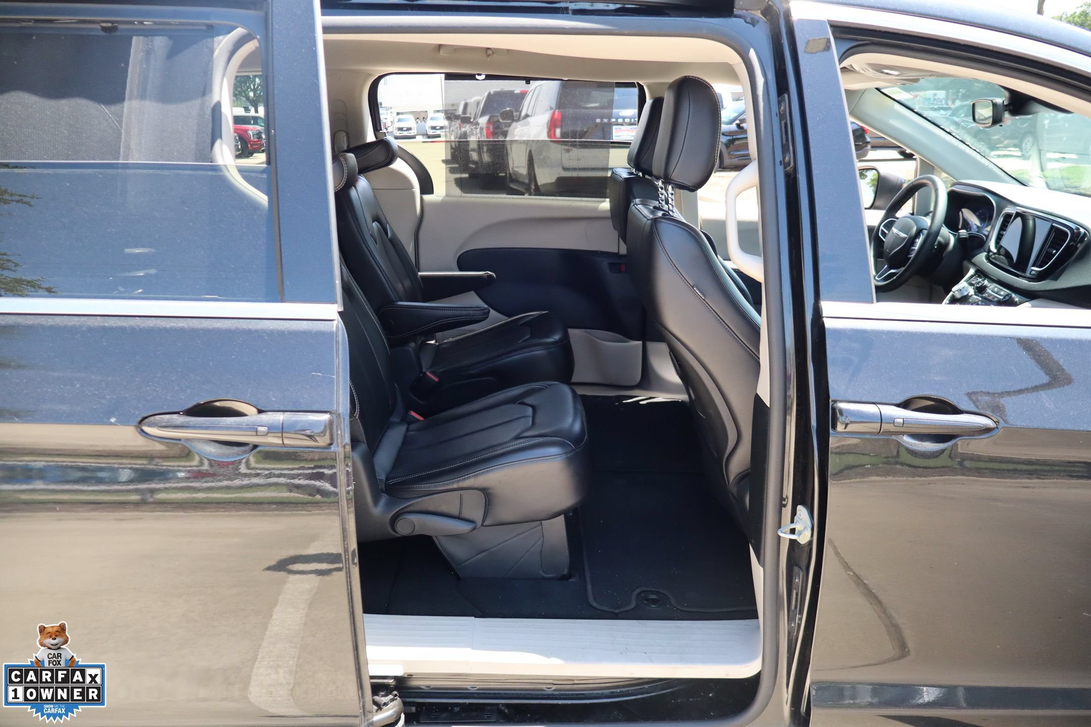 Used 2023 Chrysler Pacifica Touring-L FWD image 30