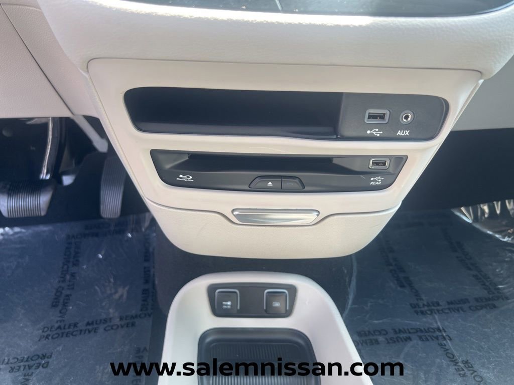 Used 2020 Chrysler Pacifica Limited FWD image 11