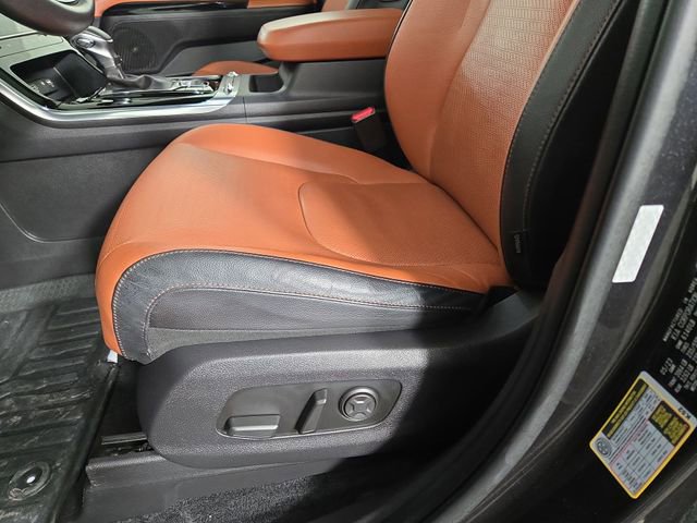 Used 2024 Kia Carnival SX Prestige image 32