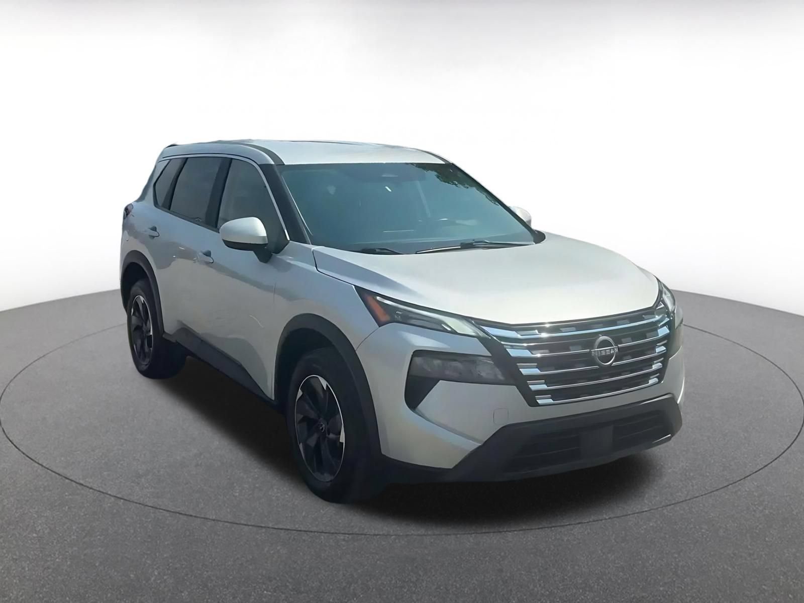 Used 2025 Nissan Rogue SV AWD/4WD image 3