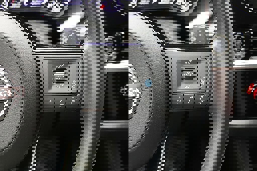 Used 2024 Nissan Pathfinder SL AWD/4WD image 19