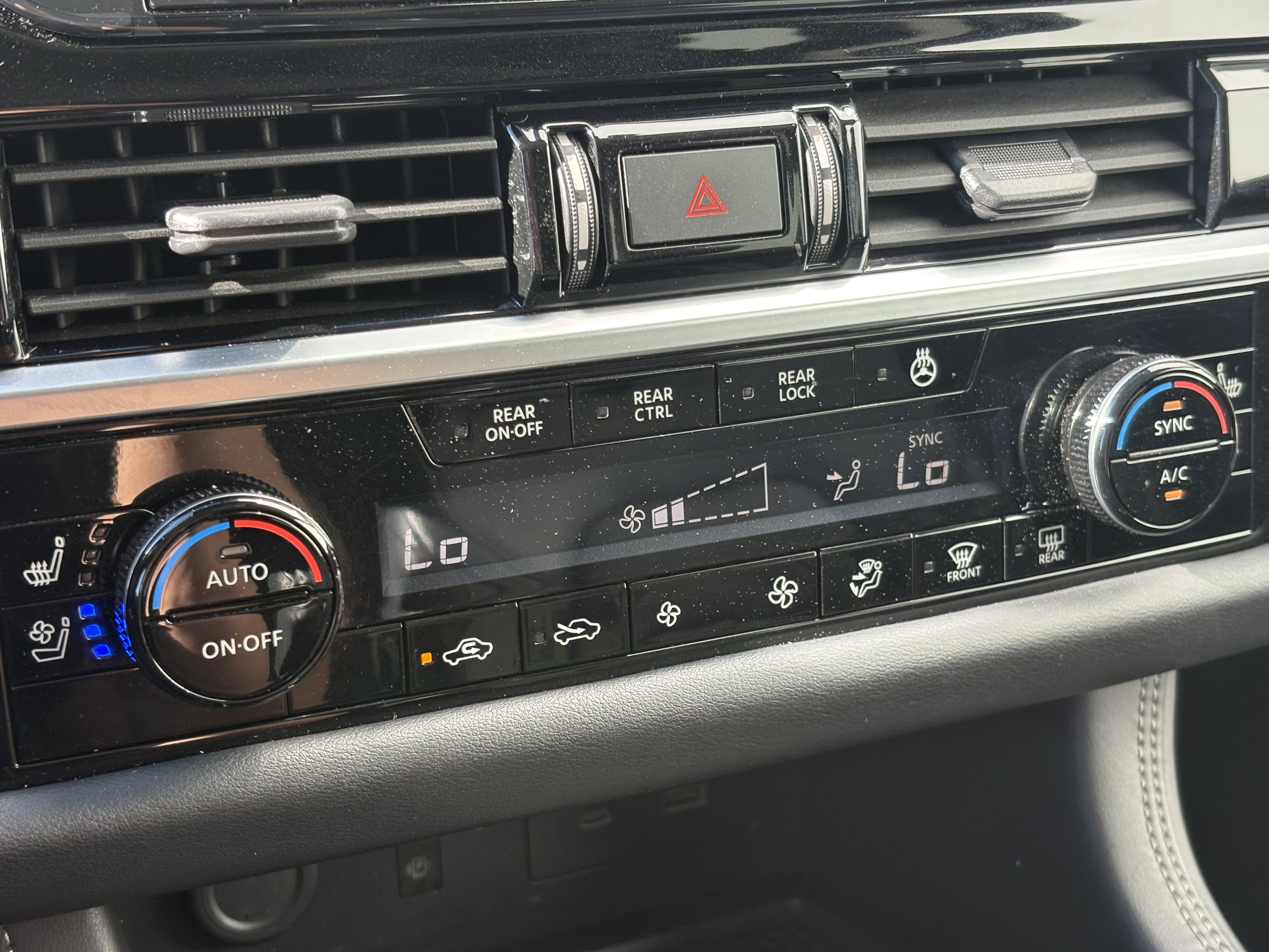 Used 2023 Nissan Pathfinder Platinum w/ Lighting Package (N93) AWD/4WD image 26