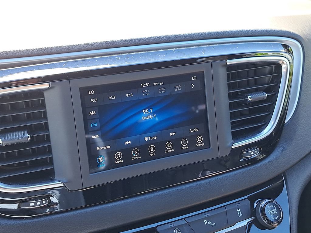 Used 2020 Chrysler Pacifica Touring-L w/ S Appearance Package image 20