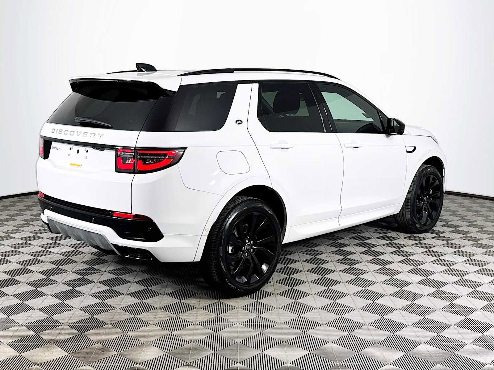 Used 2025 Land Rover Discovery Sport S image 5