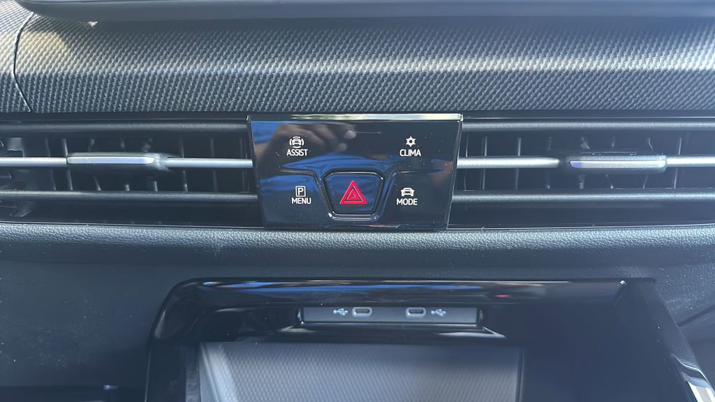 New 2026 Volkswagen GTI SE FWD image 17