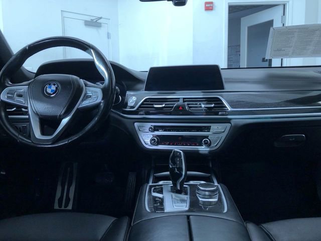 Used 2016 BMW 750i xDrive image 17