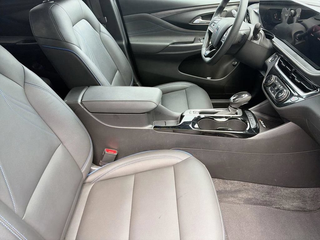 Used 2024 Buick Envista Sport Touring w/ Convenience I Package FWD image 9