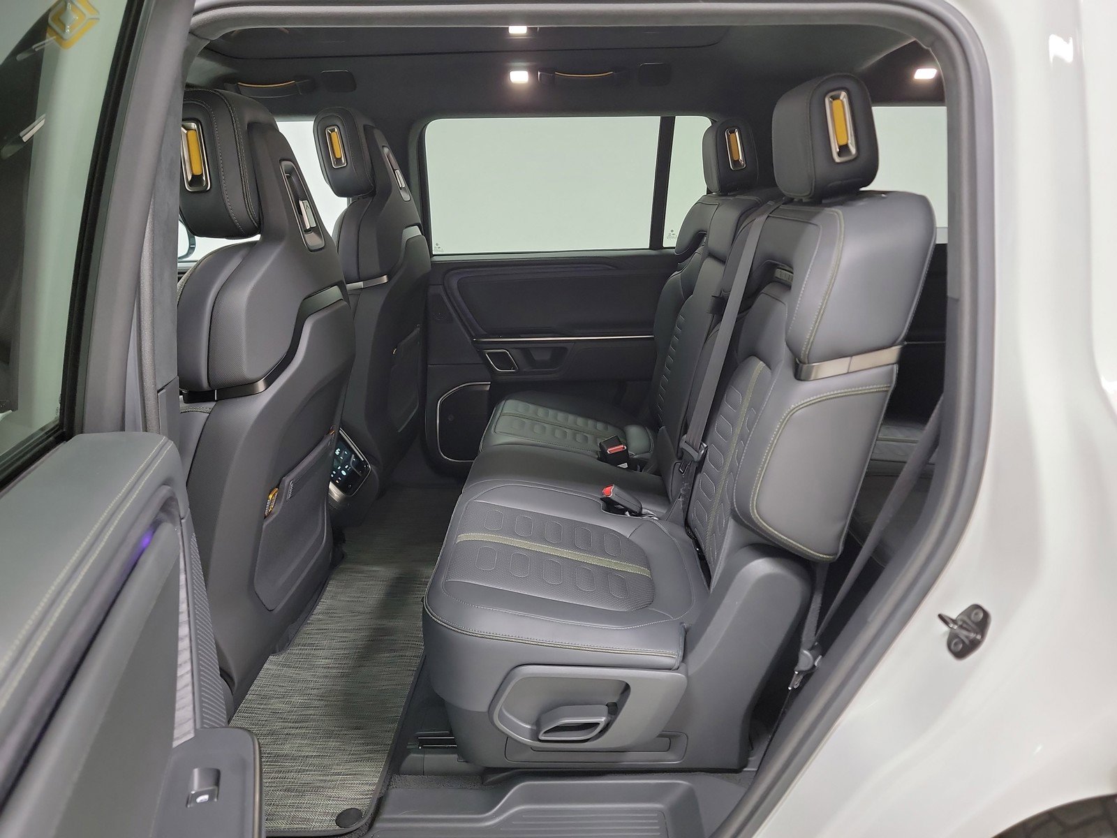 Used 2024 Rivian R1S Adventure image 21