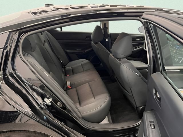 Used 2025 Nissan Altima 2.5 SV FWD image 24