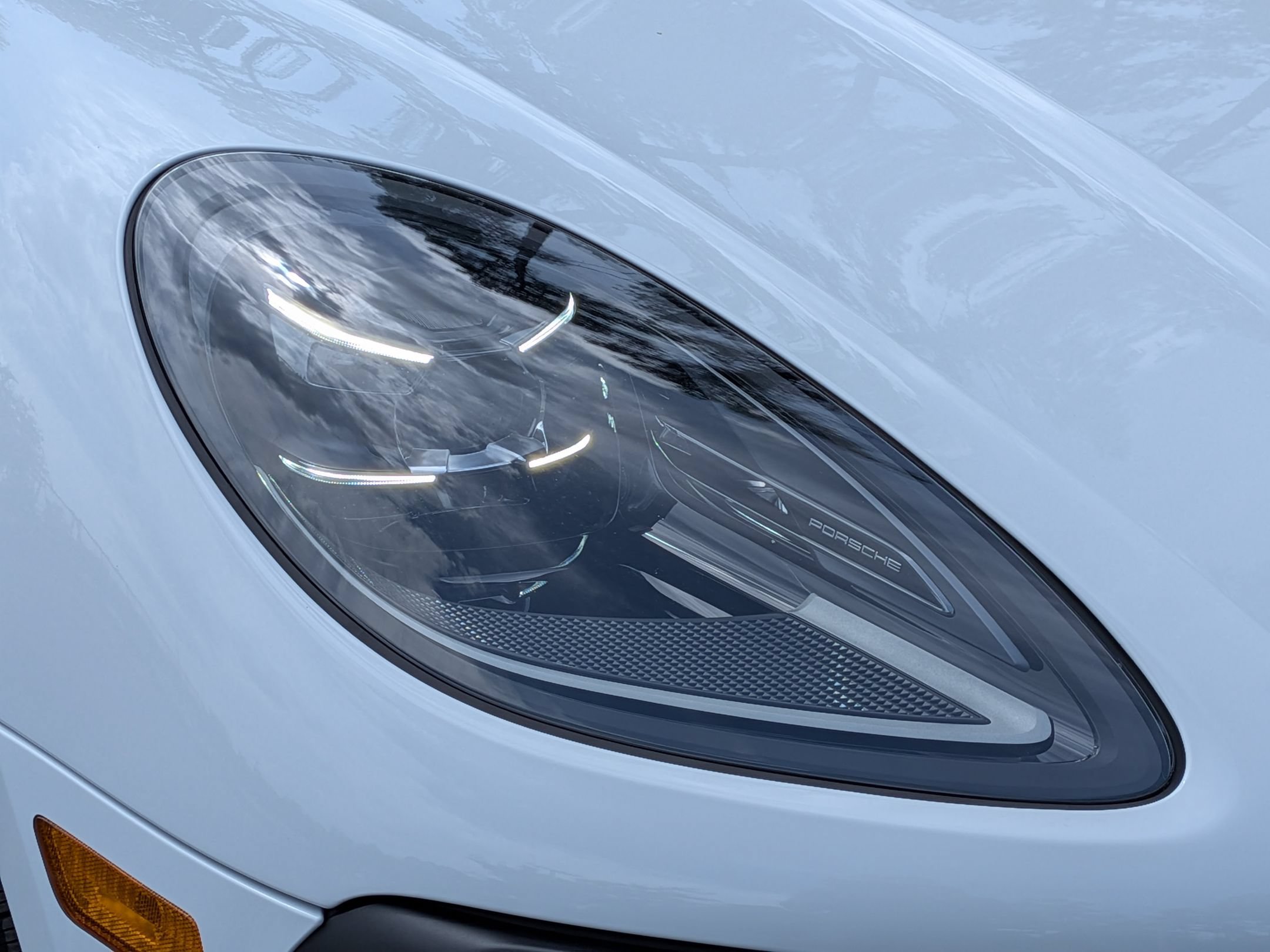 Certified 2025 Porsche Macan S AWD/4WD image 33