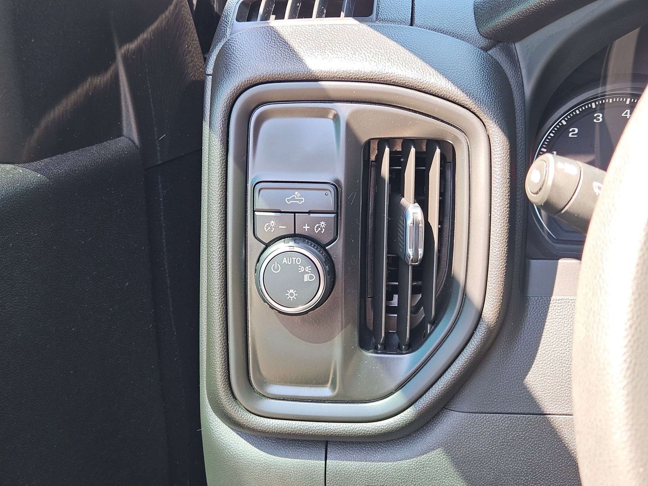 Certified 2022 Chevrolet Silverado 1500 Custom image 25