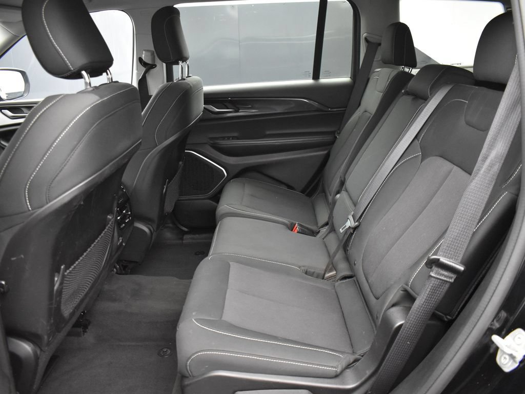 Used 2022 Jeep Grand Cherokee L Laredo w/ Luxury Tech Group I AWD/4WD image 17