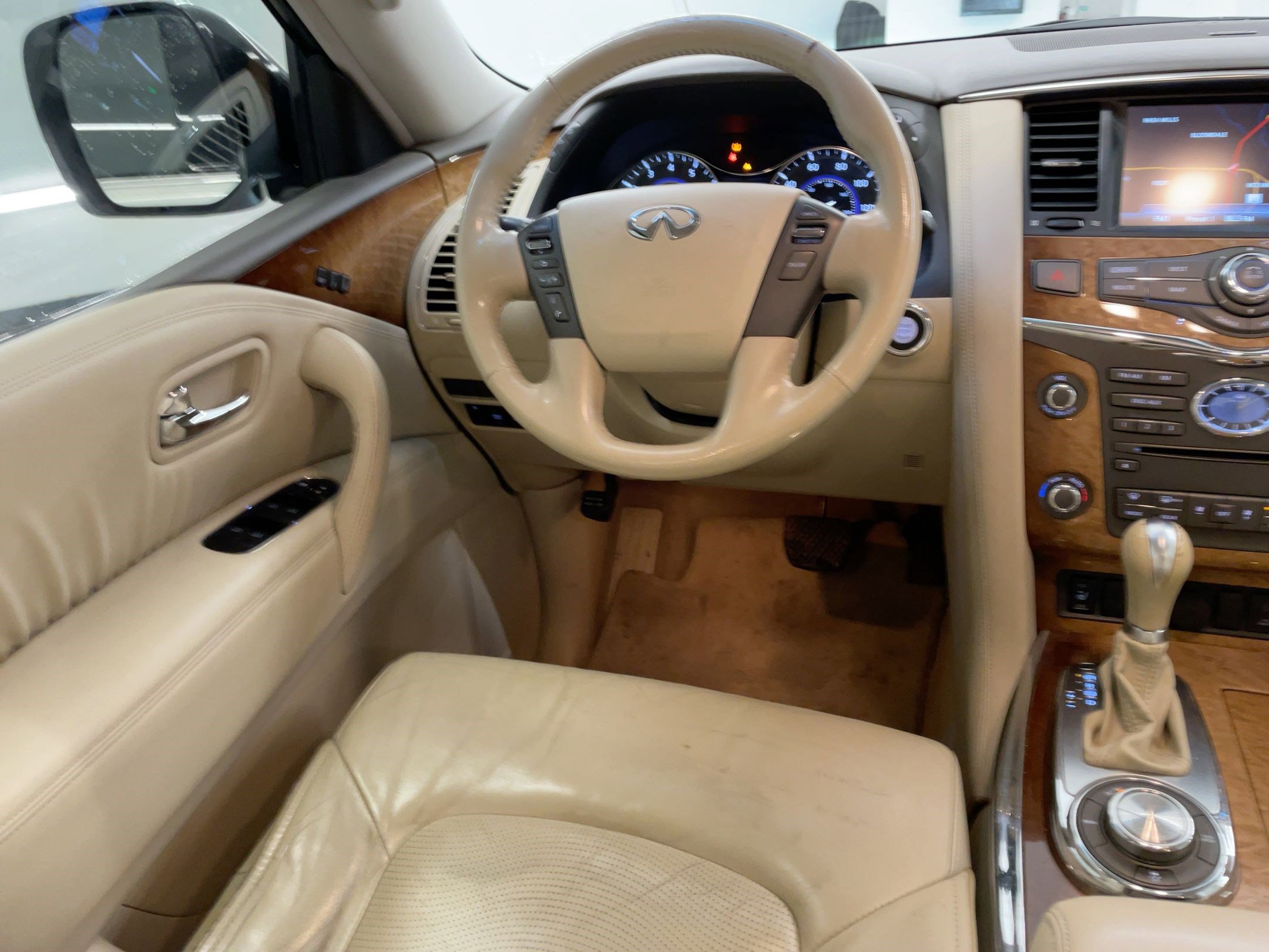 Used 2011 INFINITI QX56 4WD w/ Theater Pkg image 28