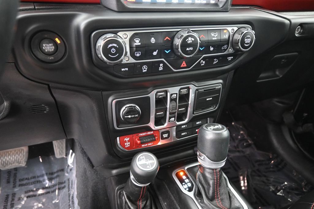 Used 2018 Jeep Wrangler Unlimited Rubicon w/ Dual Top Group AWD/4WD image 36