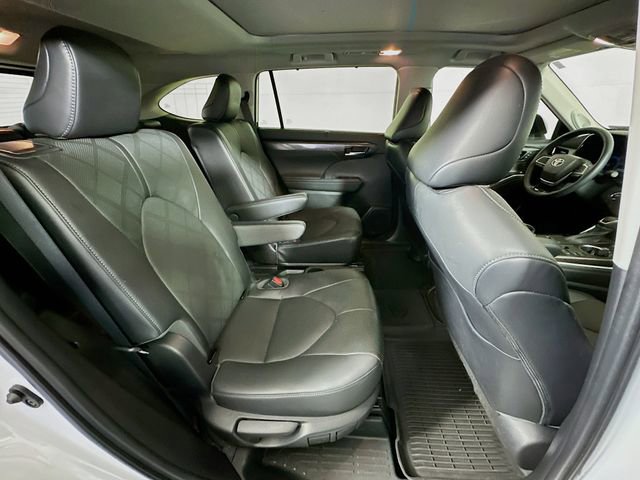 Used 2023 Toyota Highlander Platinum image 25