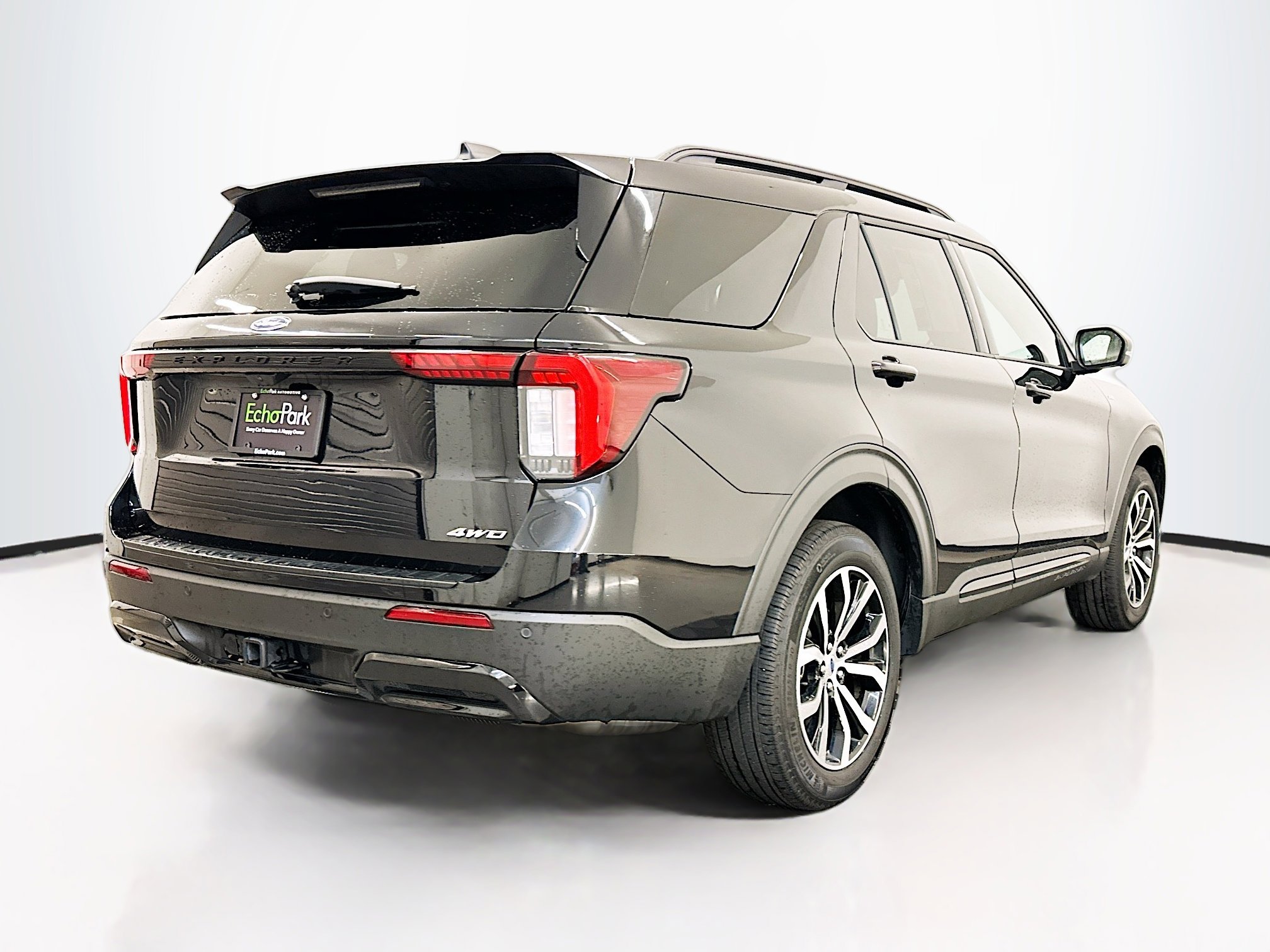 Used 2025 Ford Explorer ST-Line image 9