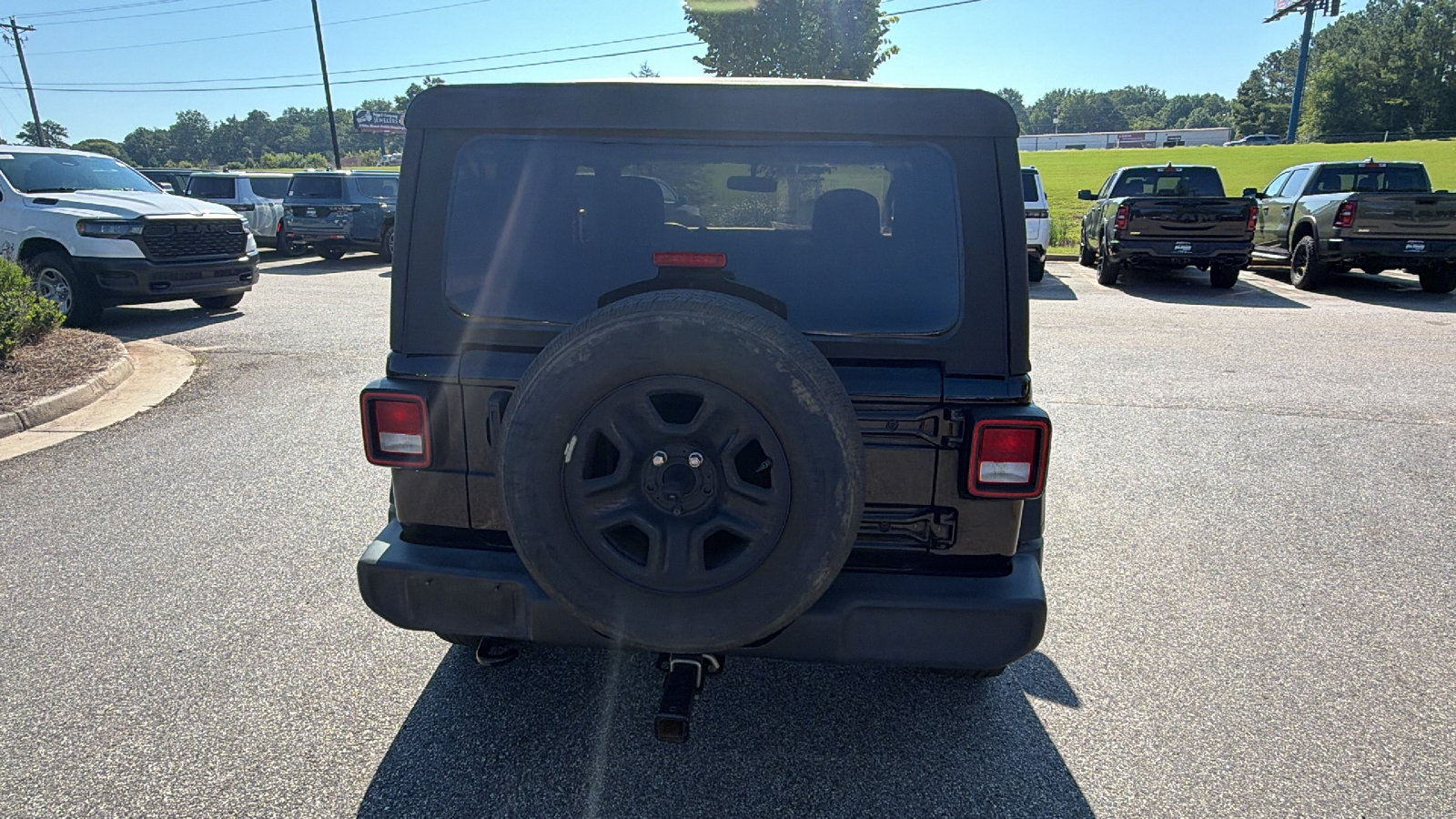 Used 2023 Jeep Wrangler Sport AWD/4WD image 9