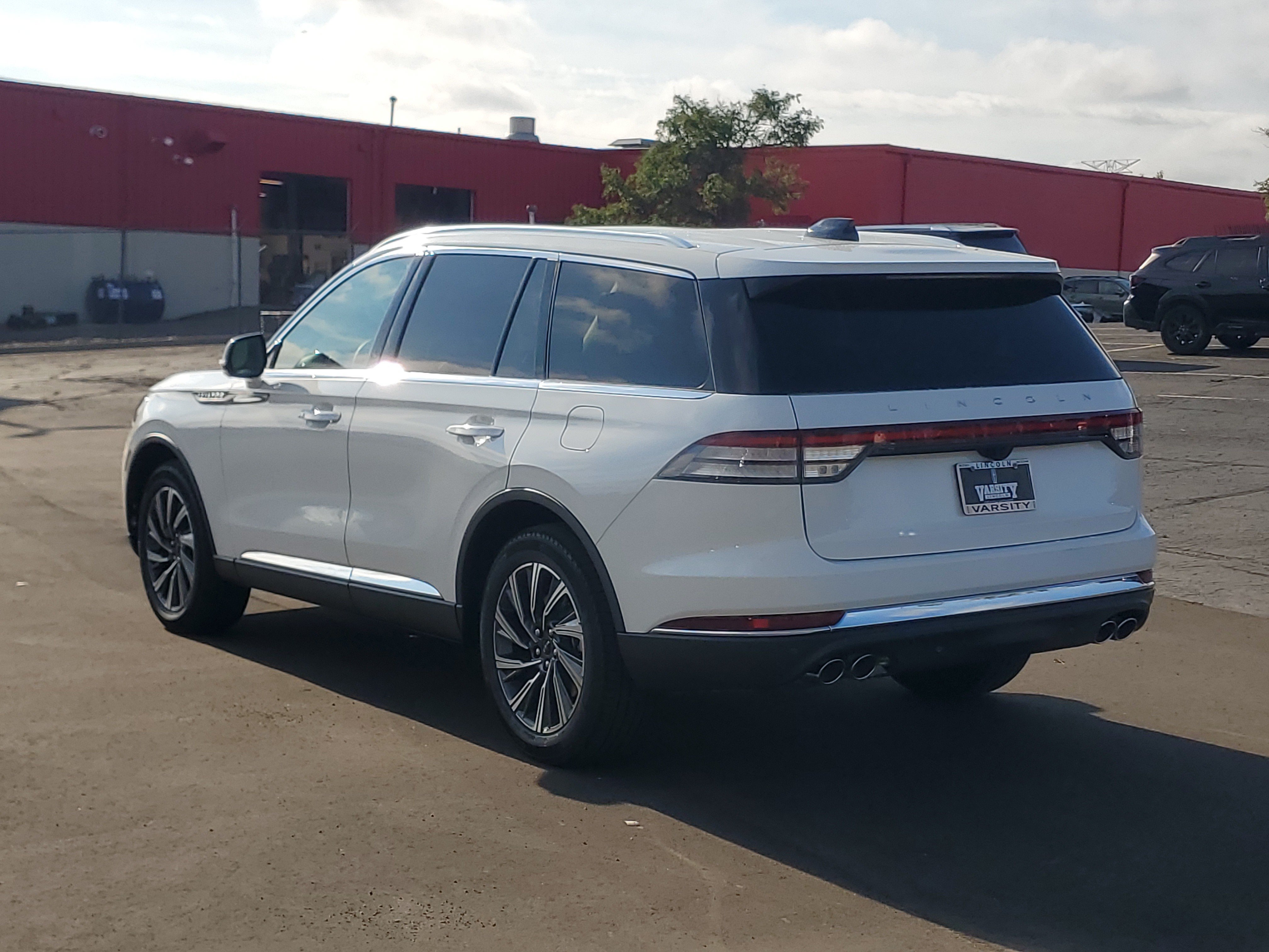 New 2026 Lincoln Aviator AWD image 3