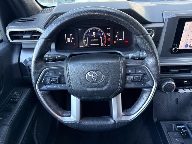 Used 2025 Toyota 4Runner SR5 AWD/4WD image 15