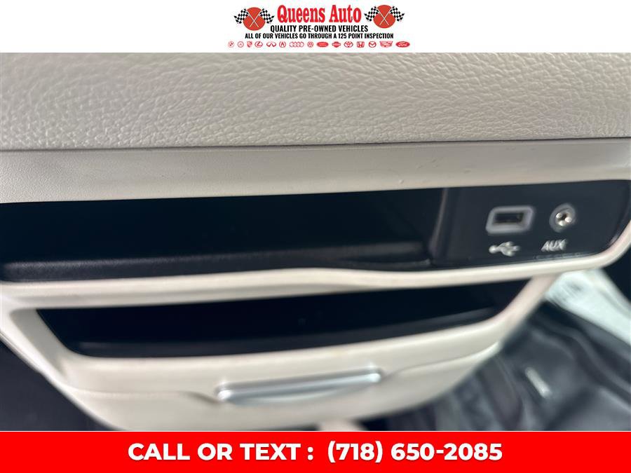 Used 2019 Chrysler Pacifica Touring-L image 48