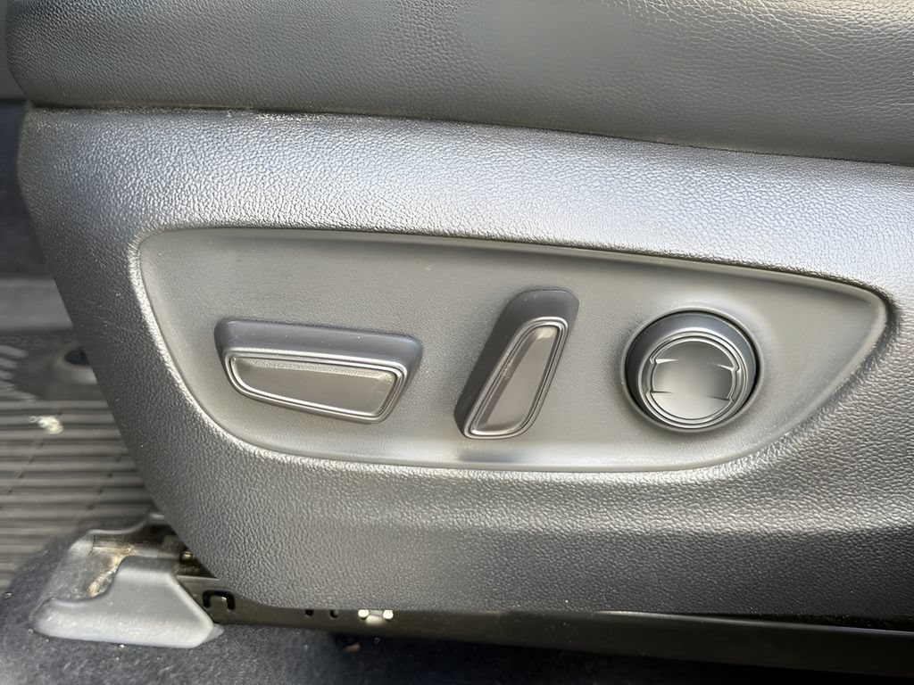 Used 2022 Toyota Highlander XLE AWD/4WD image 11