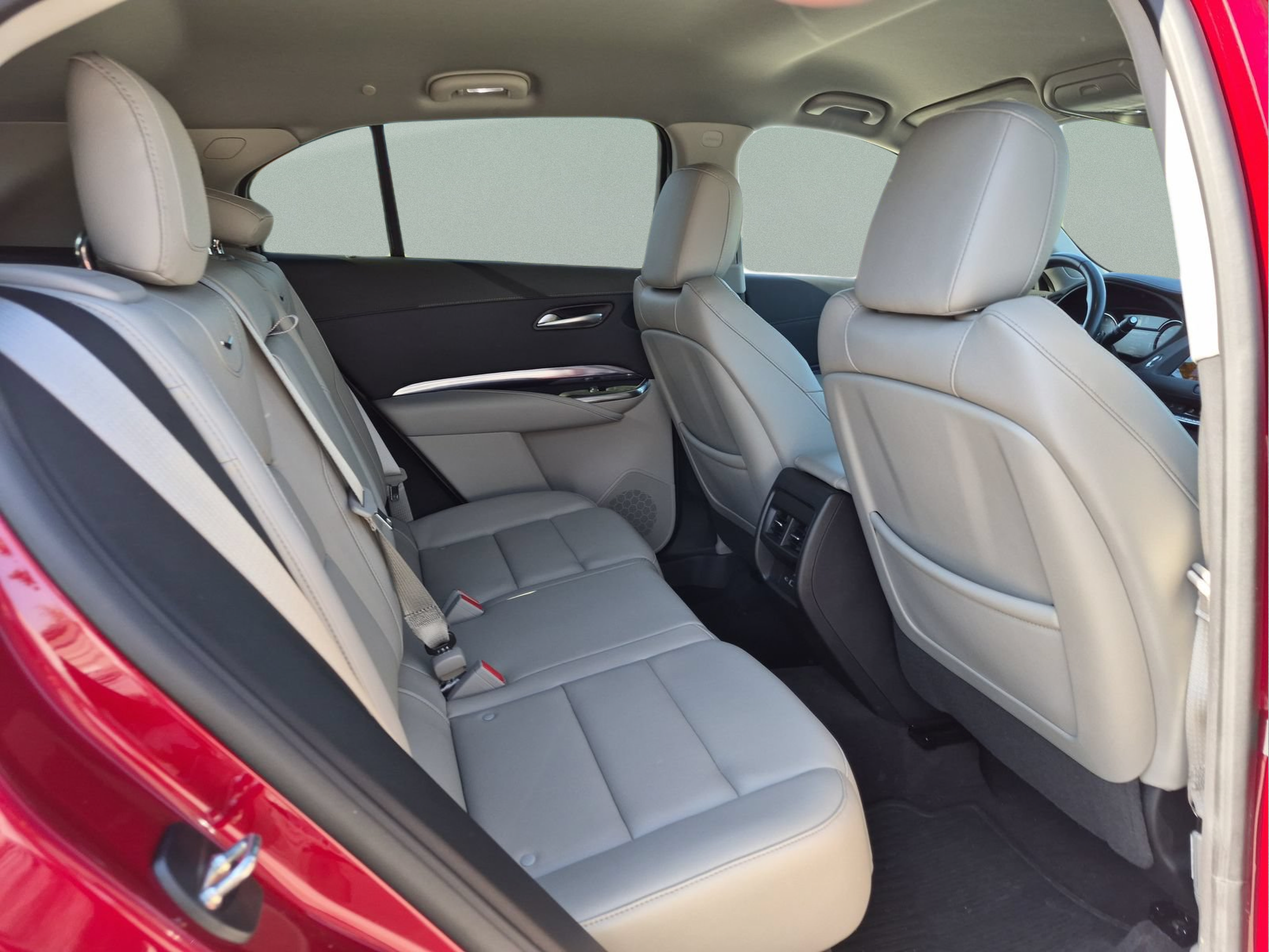 Used 2023 Cadillac XT4 Luxury w/ Driver Awareness Package FWD image 18