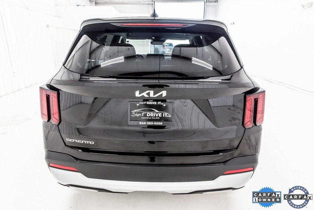 Used 2025 Kia Sorento LX image 6