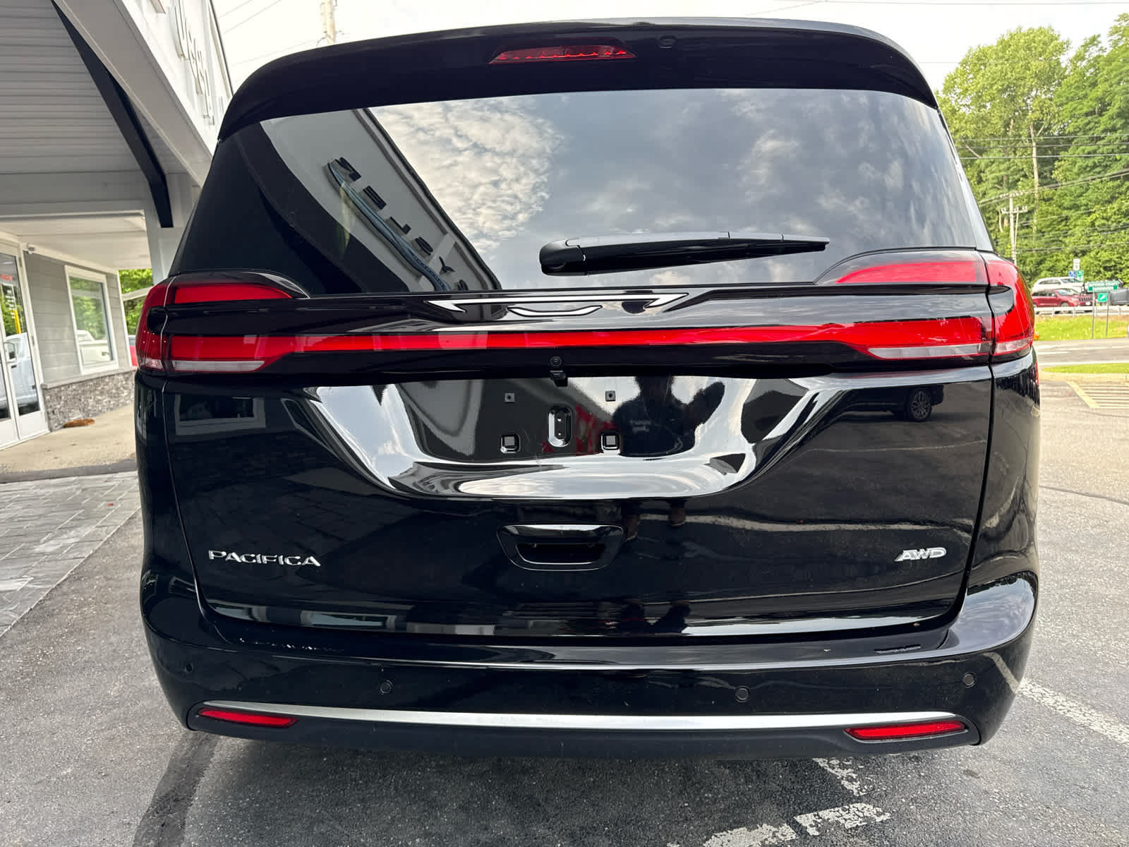 New 2027 Chrysler Pacifica Select AWD/4WD image 4