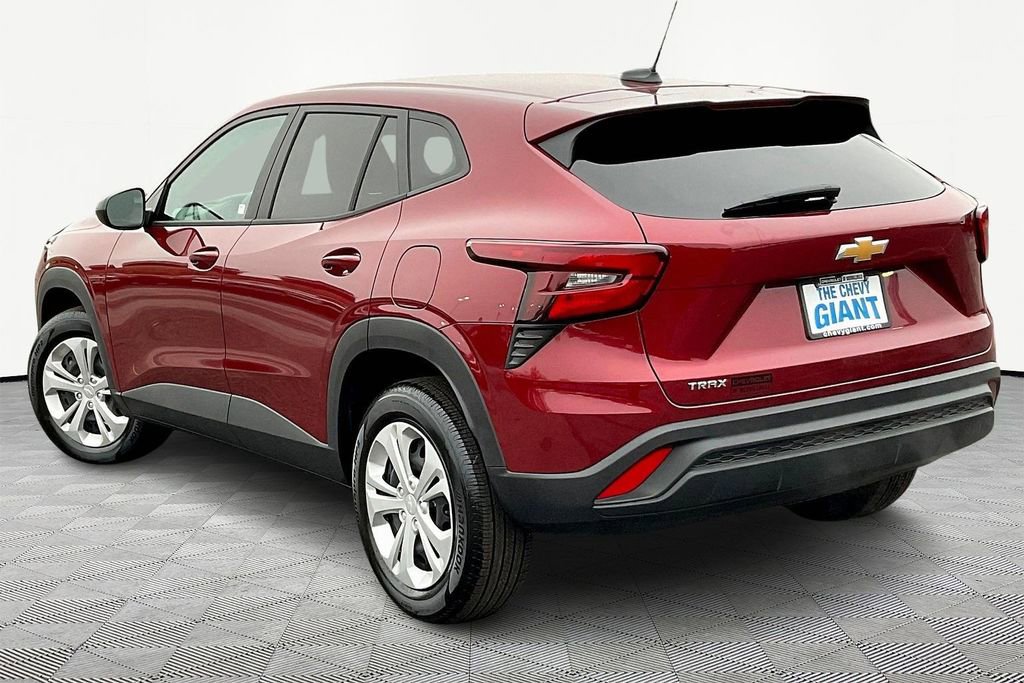 Used 2025 Chevrolet Trax LS FWD image 4