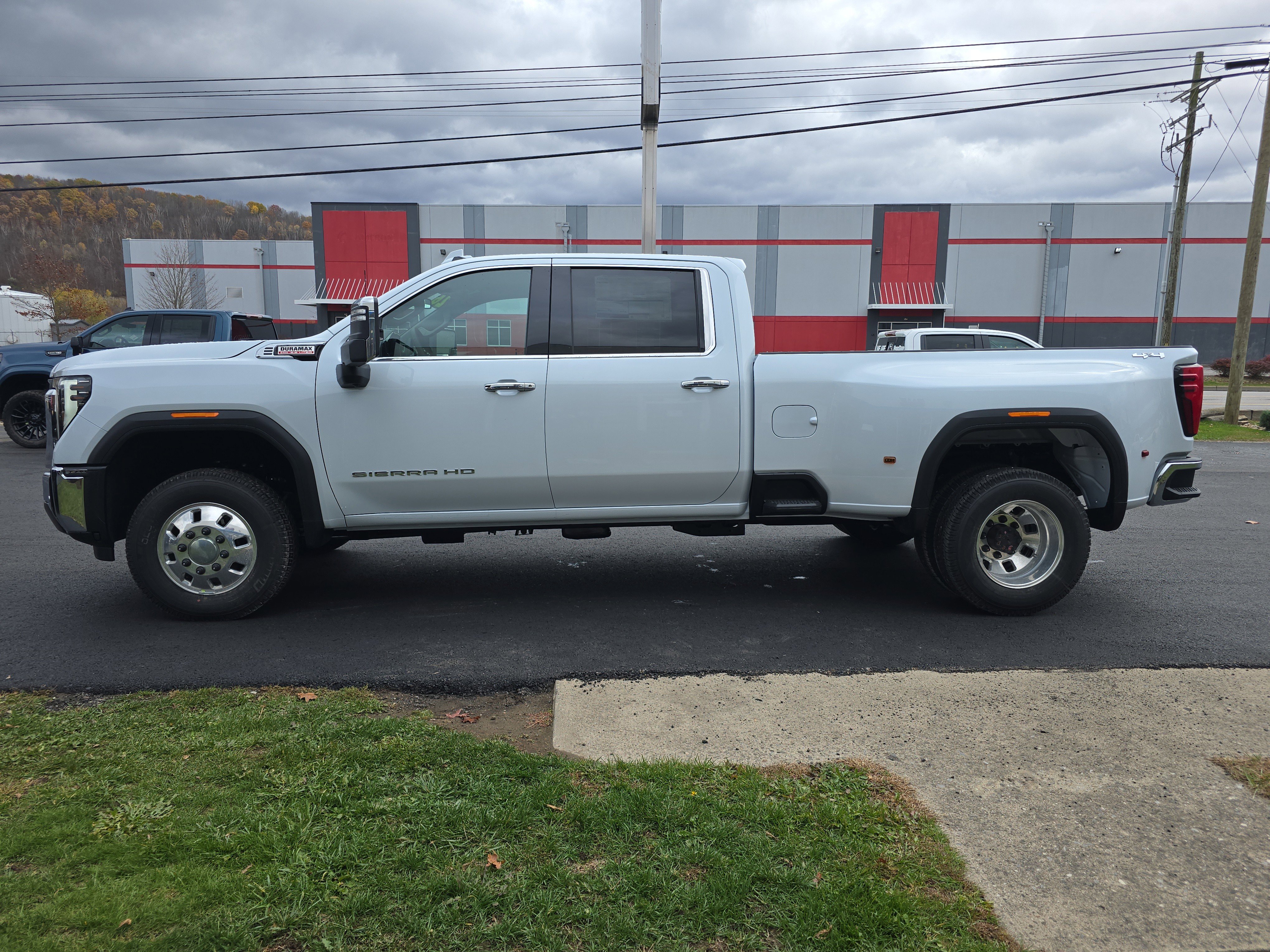 New 2026 GMC Sierra 3500 SLT w/ SLT Convenience Package image 7