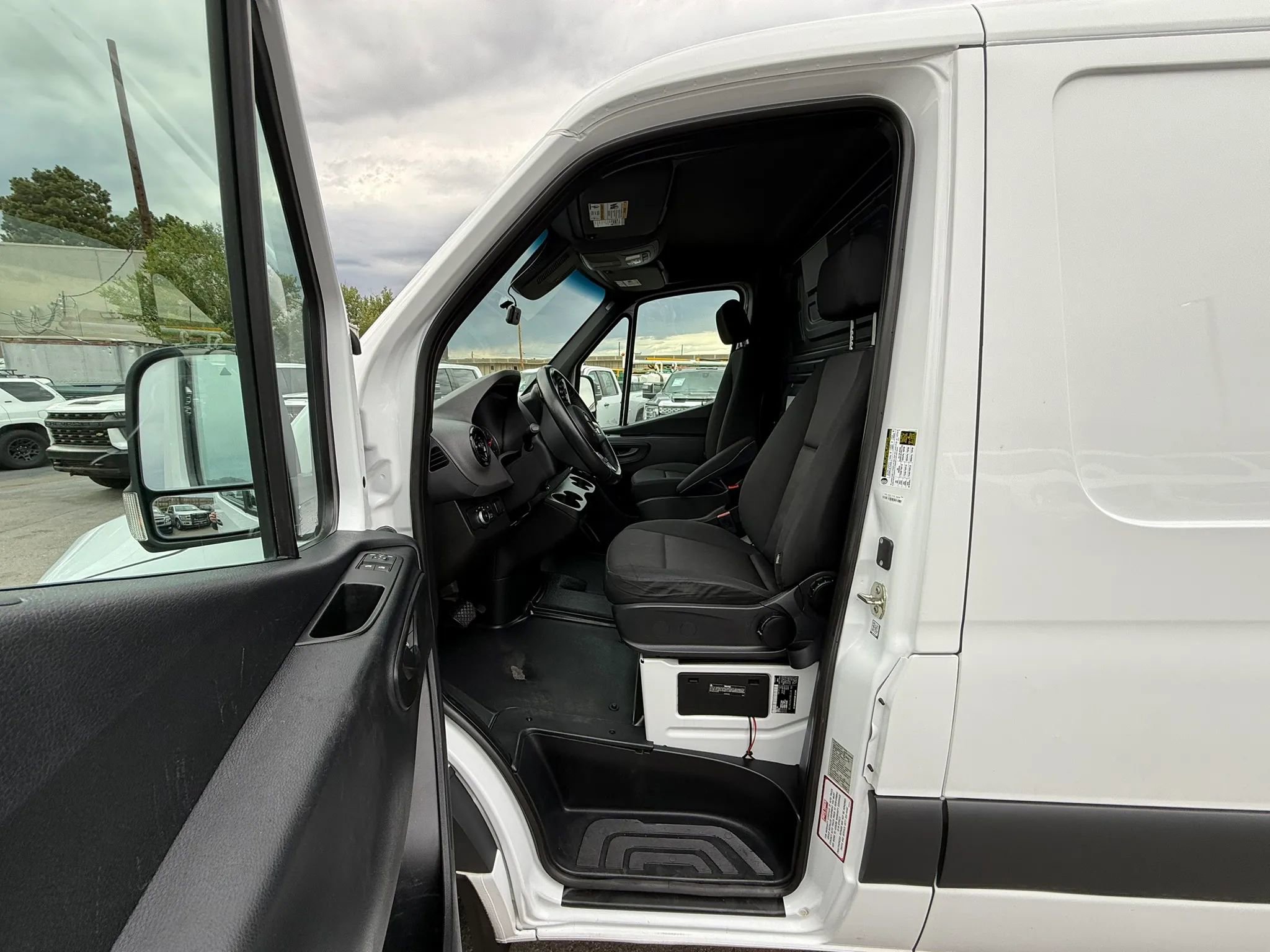 Used 2022 Mercedes-Benz Sprinter 1500 image 11