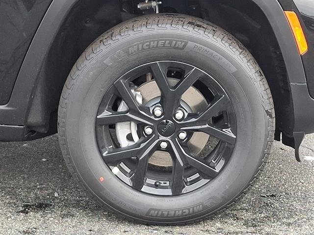 New 2025 Jeep Grand Cherokee Altitude image 5