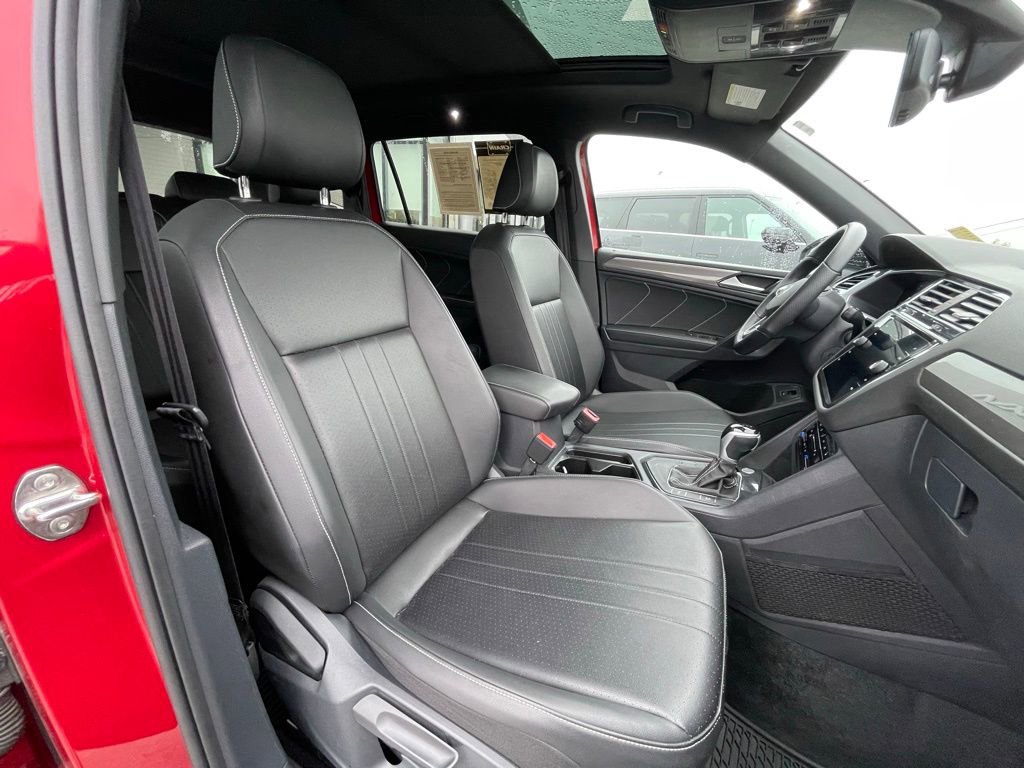 Used 2024 Volkswagen Tiguan SE R-Line image 30