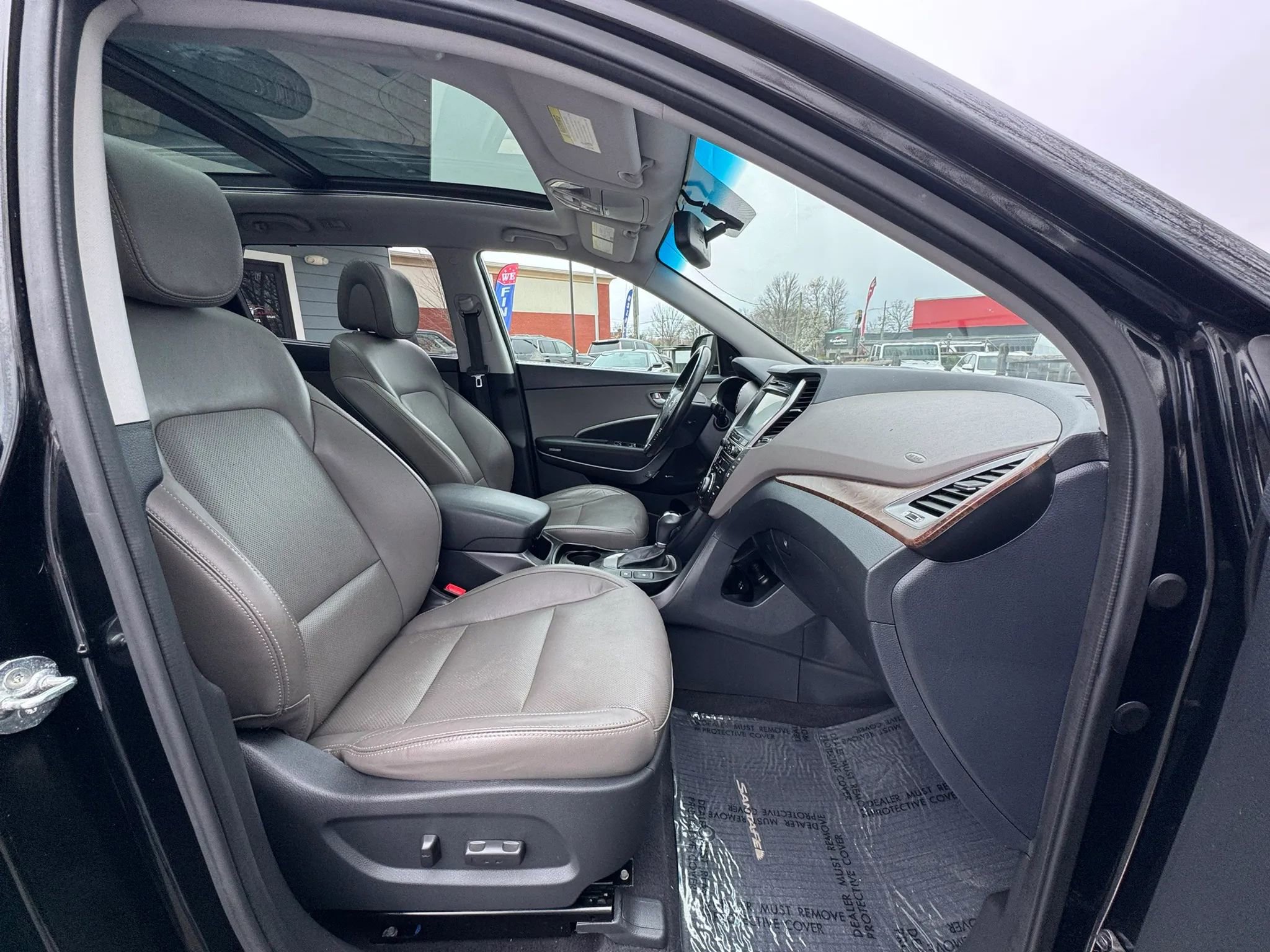 Used 2017 Hyundai Santa Fe AWD image 27