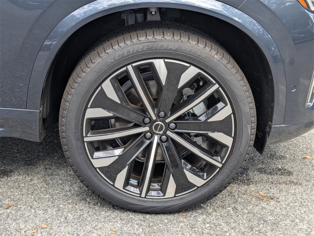 New 2026 Volvo XC90 B6 Plus w/ Protection Package Premier image 12