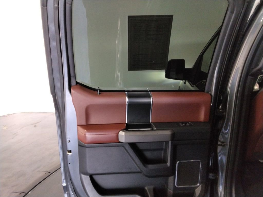 Used 2018 Ford F150 Platinum w/ Equipment Group 701A Luxury image 38