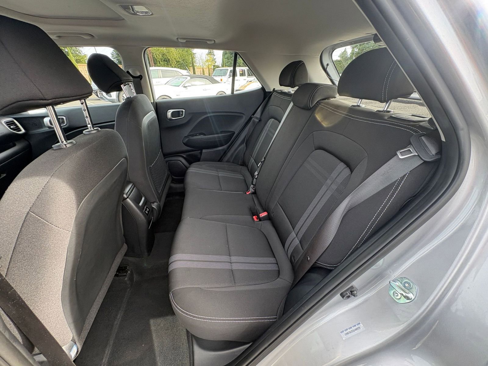 Used 2025 Hyundai Venue SEL image 24