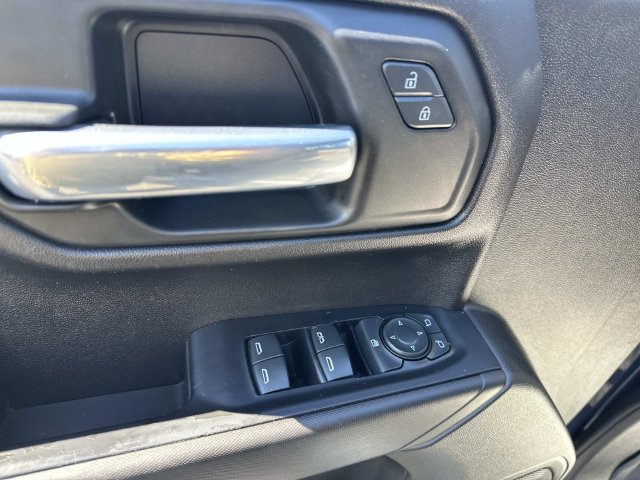 Certified 2020 Chevrolet Silverado 1500 Custom w/ Custom Value Package AWD/4WD image 18