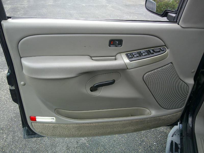 Used 2005 Chevrolet Tahoe LS w/ Cargo Package RWD image 10