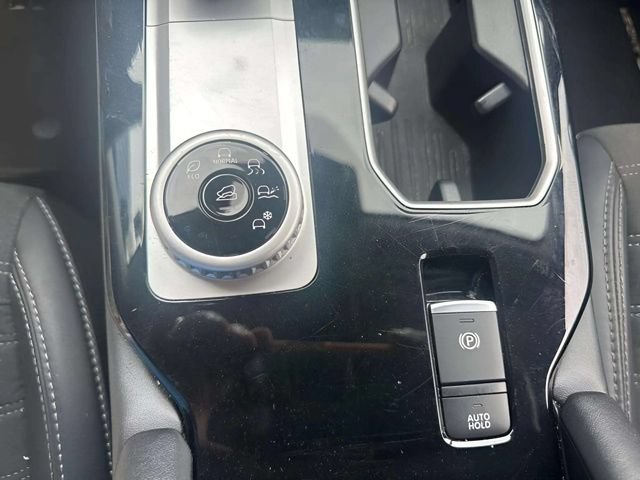Used 2025 Mitsubishi Outlander SE FWD image 11