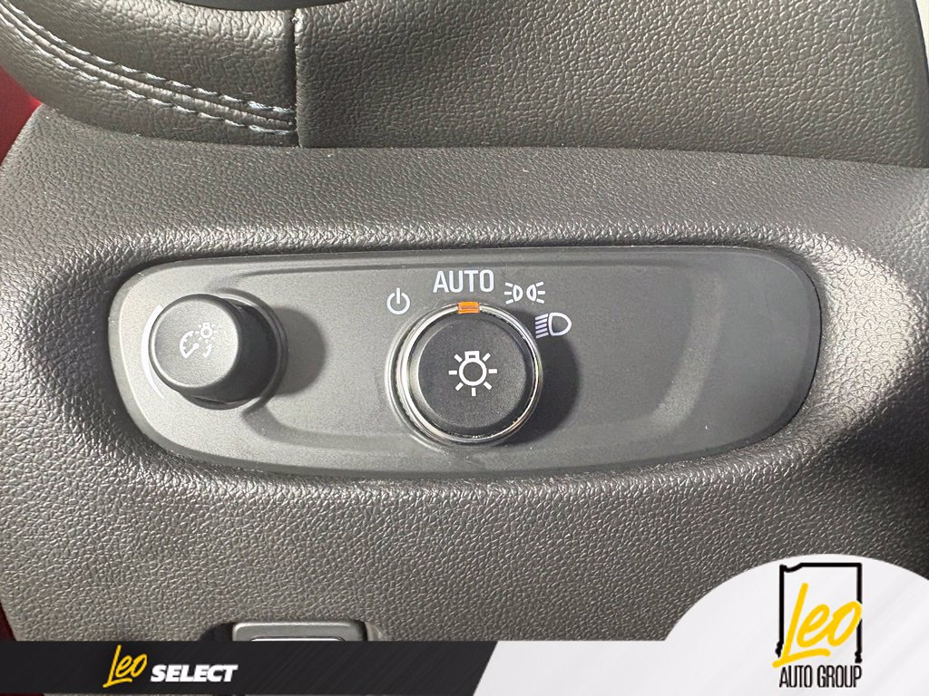 Used 2021 Chevrolet Blazer LT FWD image 16