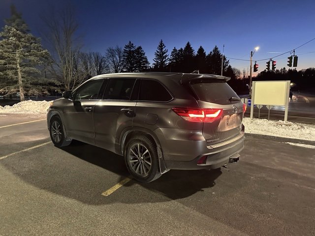 Used 2018 Toyota Highlander XLE image 5