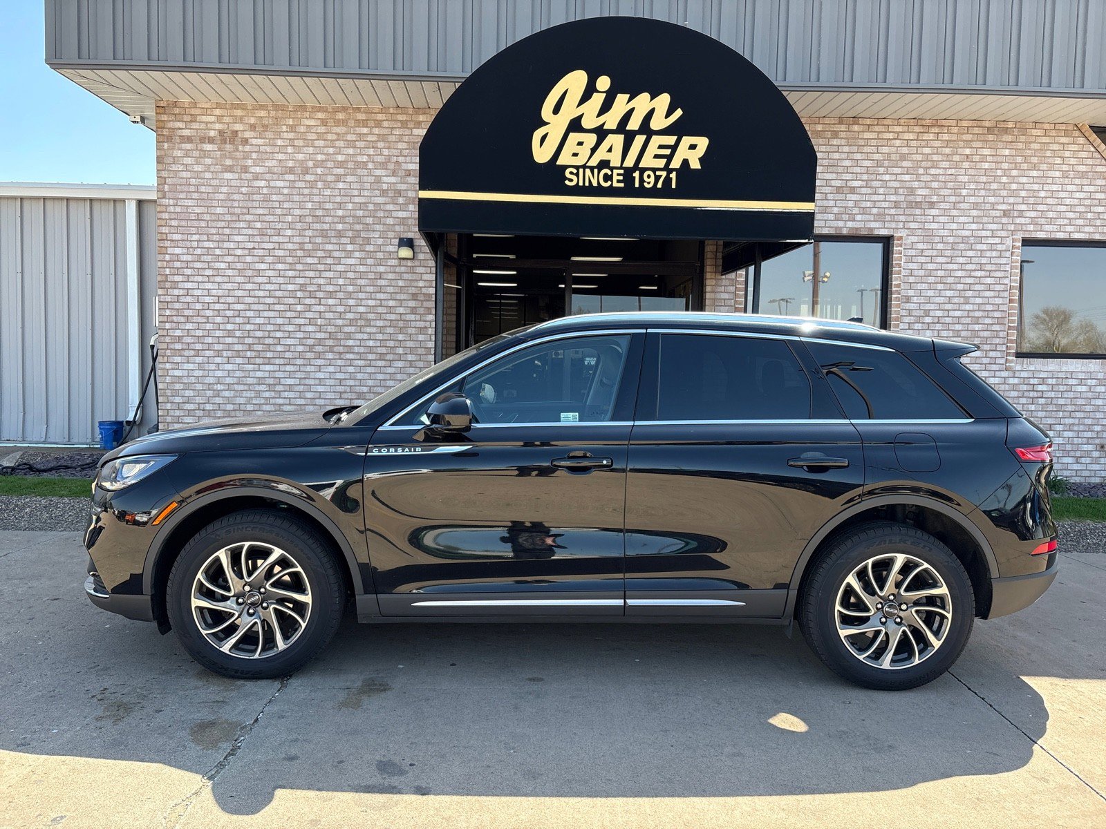 Used 2020 Lincoln Corsair AWD w/ Elements Package image 2