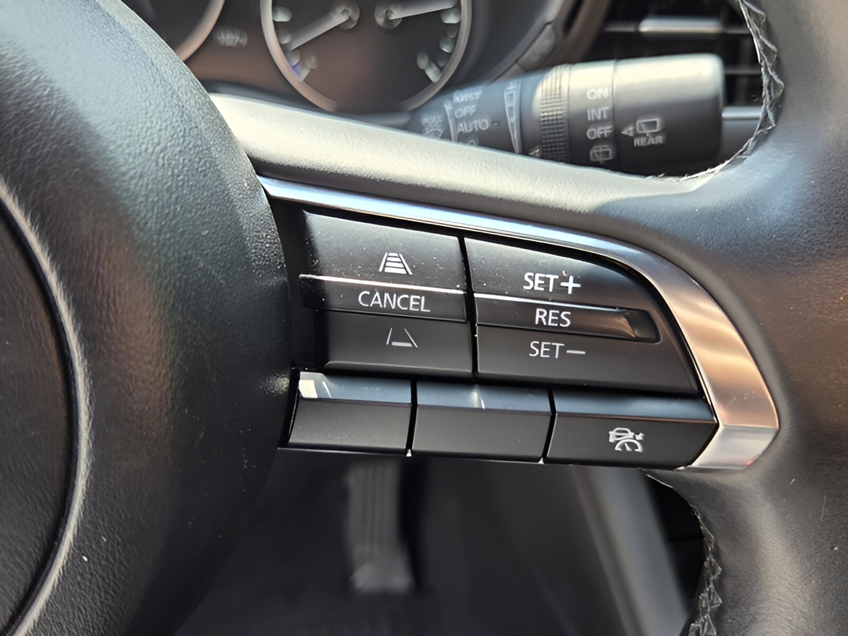 Used 2024 MAZDA MAZDA3 s FWD image 25