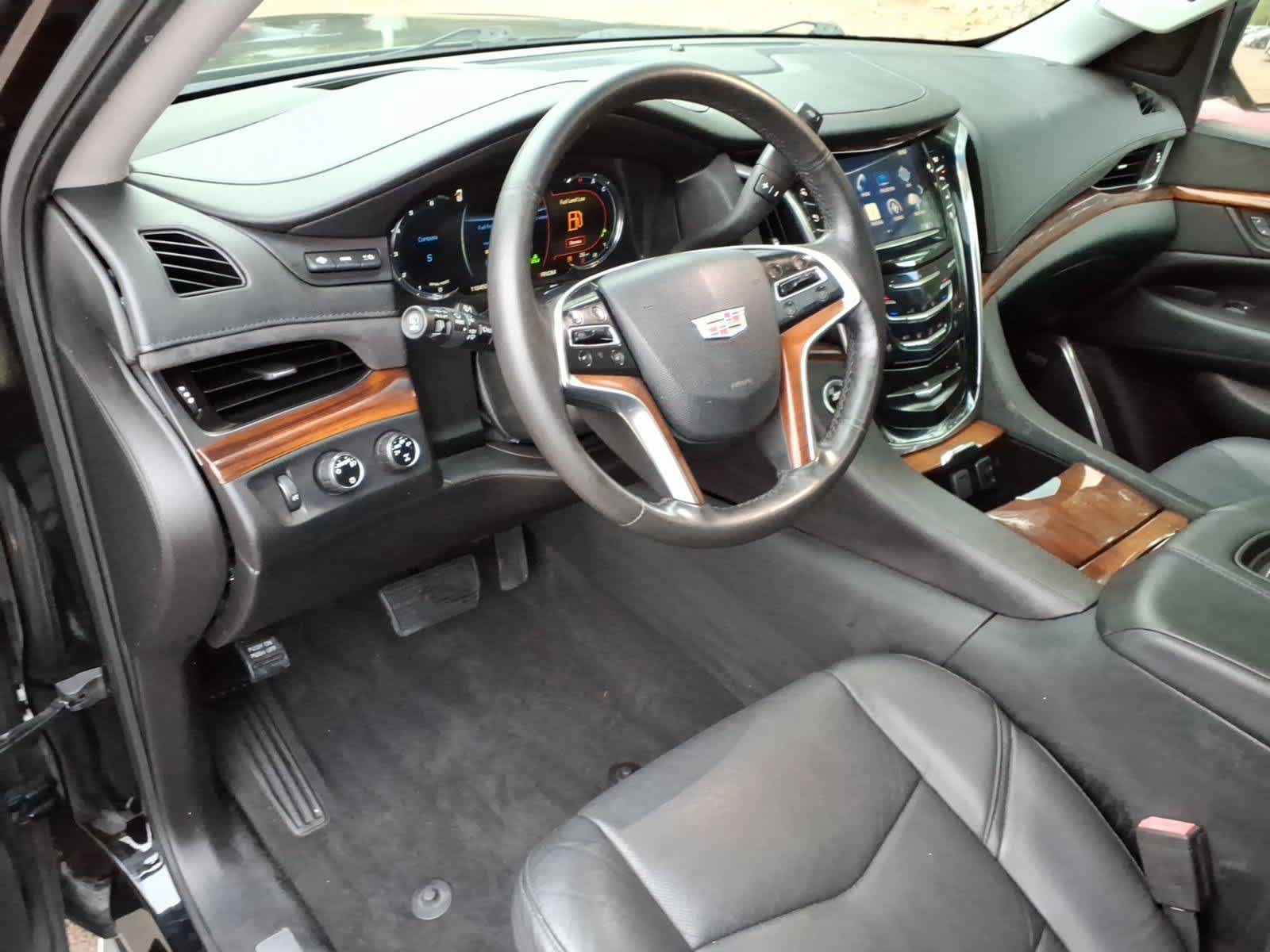 Used 2016 Cadillac Escalade Luxury AWD/4WD image 14