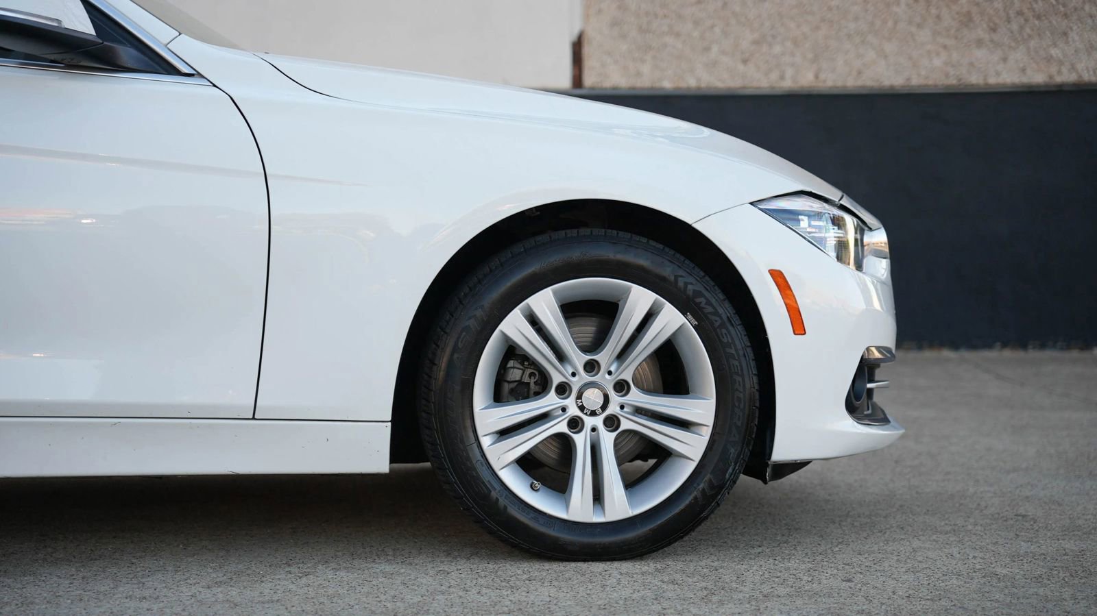 Used 2018 BMW 330i xDrive Sedan w/ Convenience Package image 9